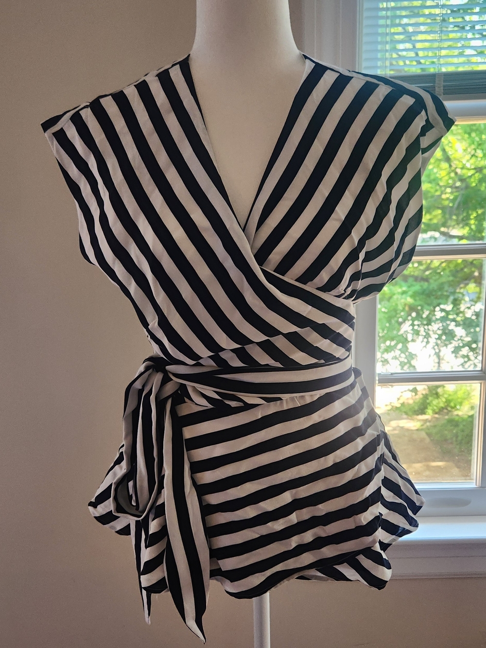Loft wrap top size S EUC